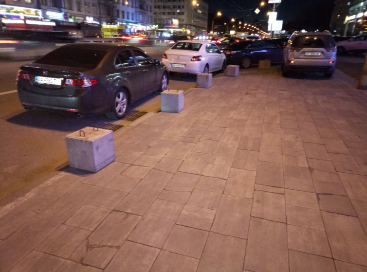 Водителю на херсонских номерах присудили приз «Паркуюсь, как лось» в Киеве