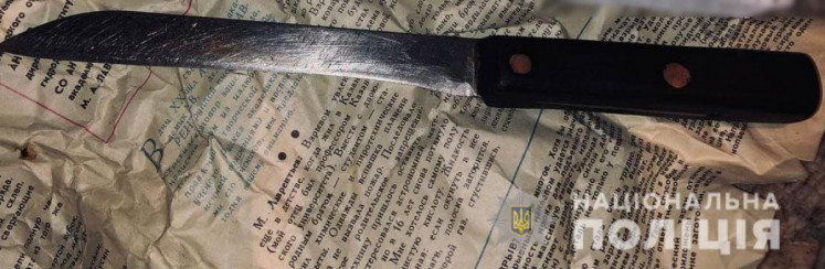 На Київщині п"яний чоловік поранив ножем дружину