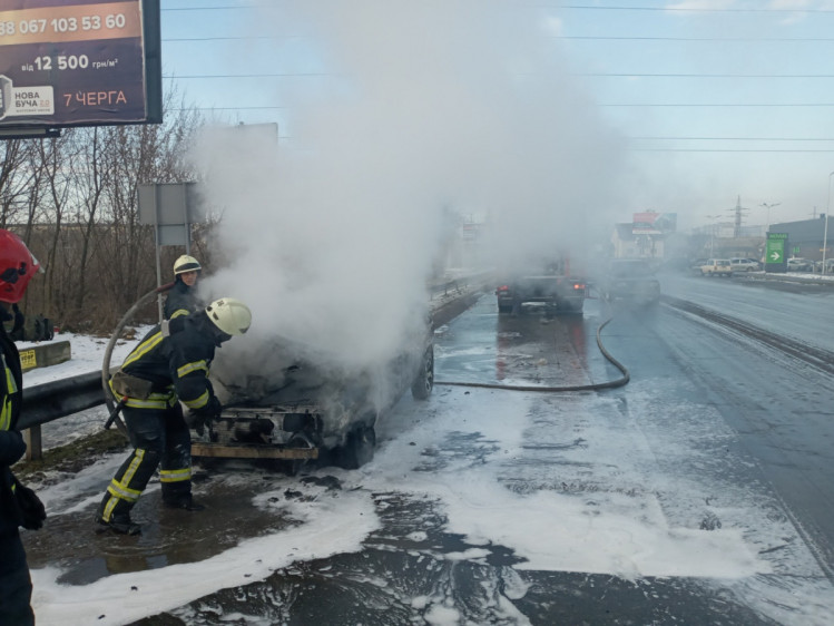 На Київщині дотла згорів автомобіль