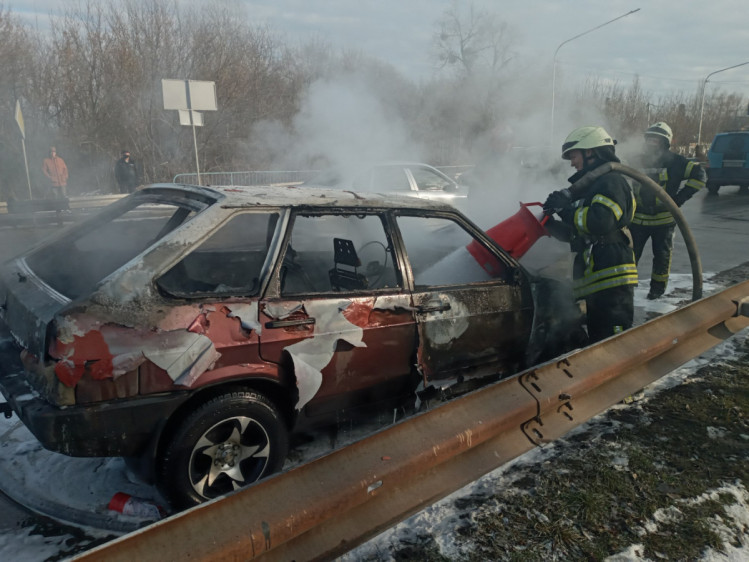 На Київщині дотла згорів автомобіль