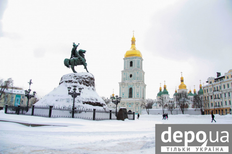 Софійська площа і пам"ятник Богдану Хмельницькому в снігу