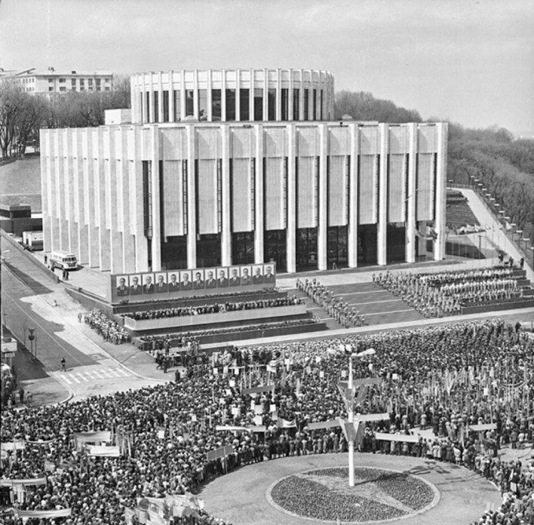 Відкриття Українського Дому в 1982 році та урочистий мітинг