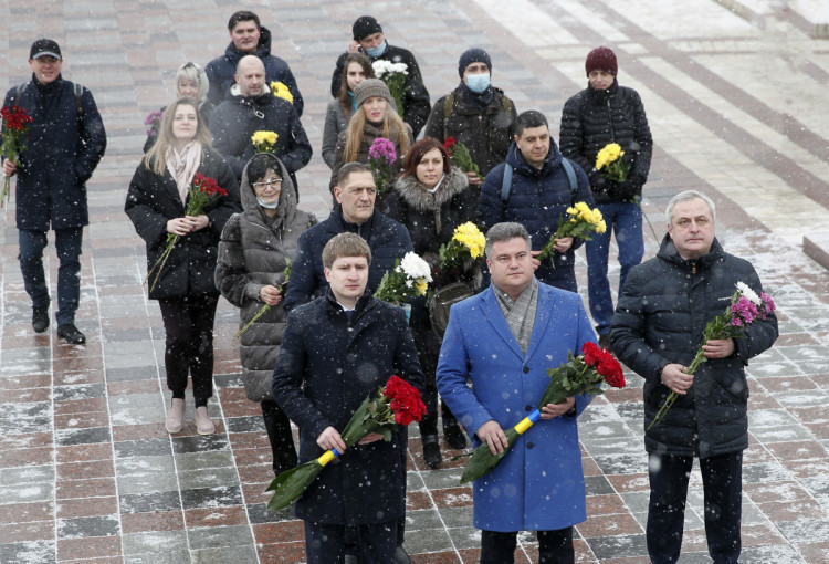 Покладання квітів до пам"ятника Шевченку