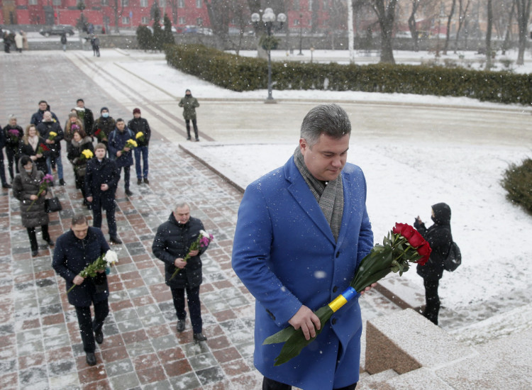 Покладання квітів до пам"ятника Шевченку