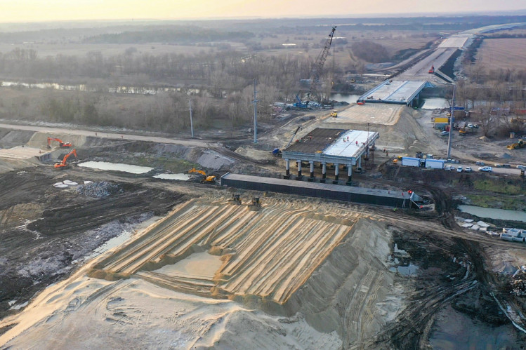 Строительство трассы Киев-Днепр