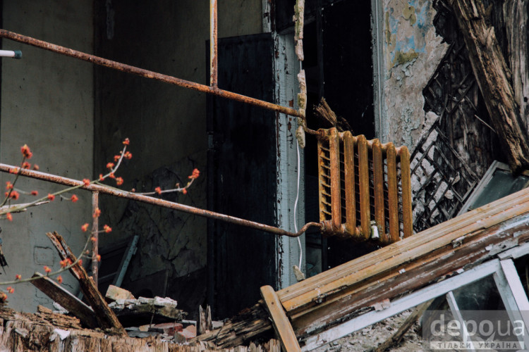 Зруйнований будинок у Чорнобилі