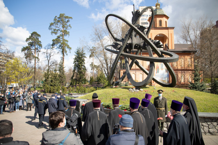 Пам"ятник жертвам Чорнобильської катастрофи