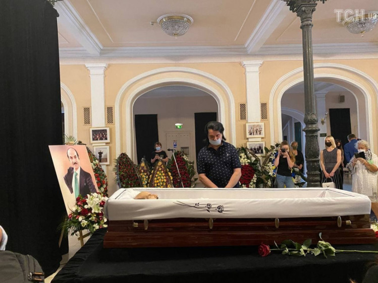 Павел Зибров прощается с Григорием Чапкисом