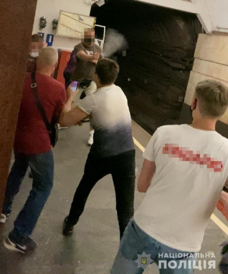 Драка со сторонниками Шария в киевском метро