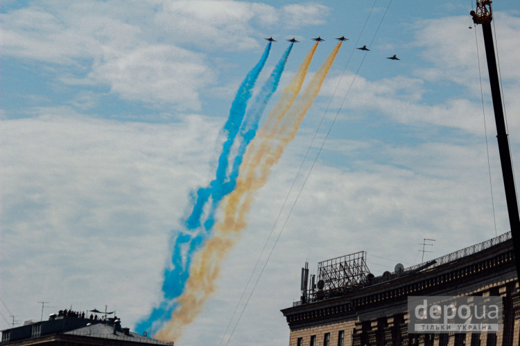 Парад в Києві – Величезні колони техніки та "Мрія" над Хрещатиком: У Києві відбувся масштабний військовий парад (ФОТОРЕПОРТАЖ)