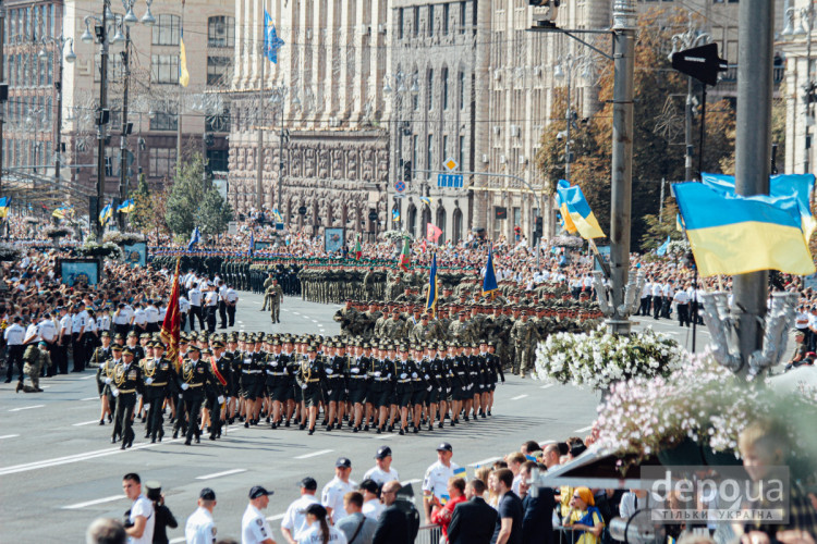 Парад в Києві – Величезні колони техніки та "Мрія" над Хрещатиком: У Києві відбувся масштабний військовий парад (ФОТОРЕПОРТАЖ)