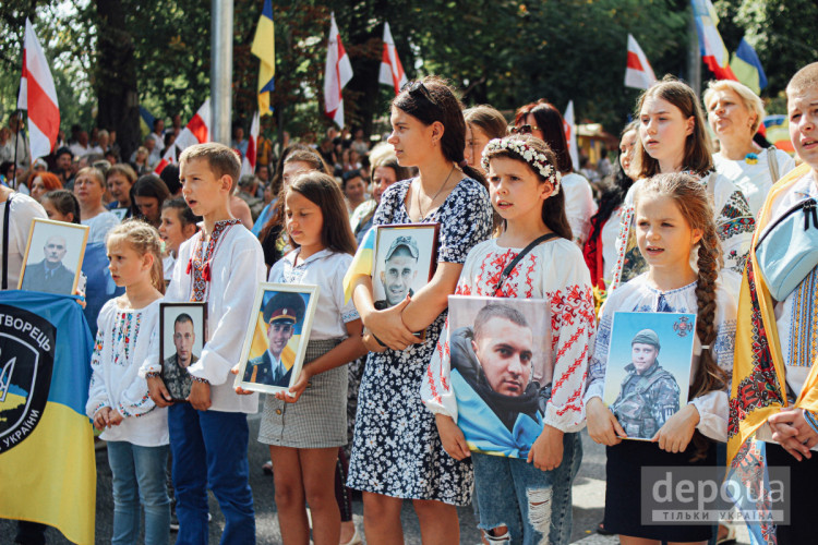 Марш Захисників в Києві – Як у Києві пройшов багатотисячний Марш захисників України (ФОТОРЕПОРТАЖ)