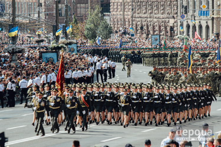 Парад в Києві – Величезні колони техніки та "Мрія" над Хрещатиком: У Києві відбувся масштабний військовий парад (ФОТОРЕПОРТАЖ)