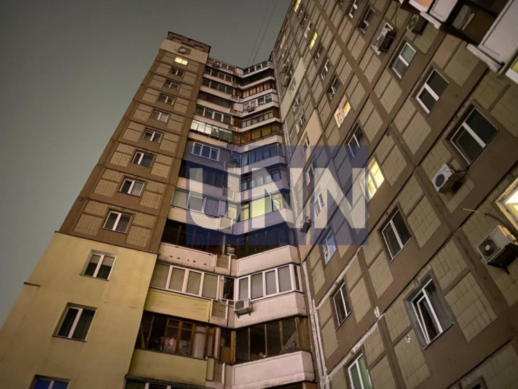 Троещина — Погибла на месте: В Киеве мужчина выбросил женщину с седьмого этажа (ФОТО