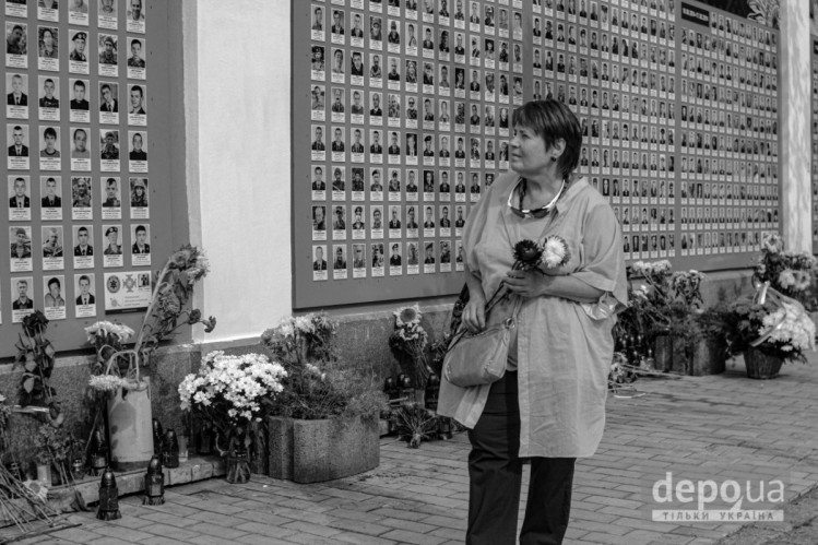 День памяти защитников Украины — Как в Киеве почтили погибших в войне на Донбассе (ФОТОРЕПОРТАЖ)