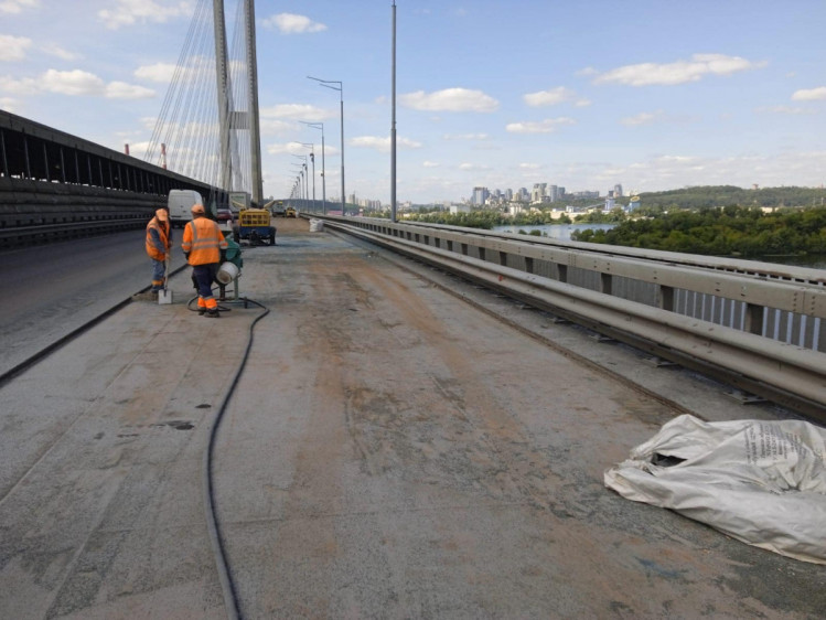 Затори в Києві – Київ скували затори через ремонт Південного мосту: Як можна врятувати місто від колапсу