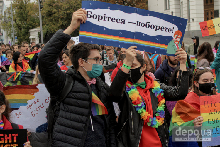 Марш ЛГБТ – "Любов страху не знає": Як пройшов масштабний марш ЛГБТ у Києві (ФОТОРЕПОРТАЖ)