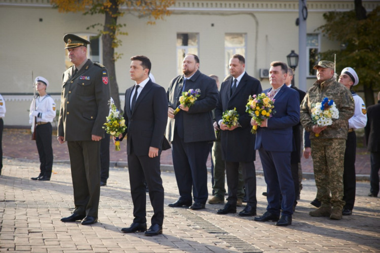Керівництво держави вшановує загиблих за Україну